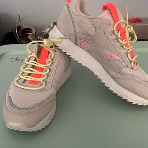 Reebok Tan sneakers